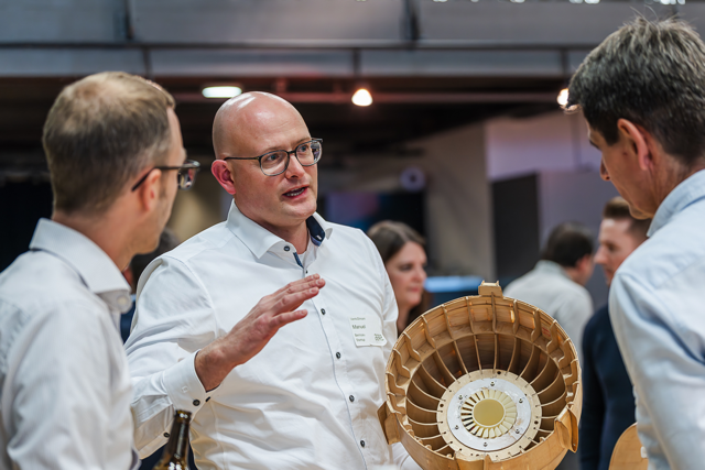 Start-up-Gründer im Gespräch mit Investoren.