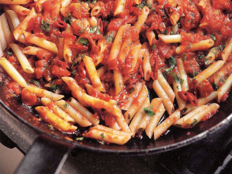 Wenige Zutaten, viel Geschmack: Penne Arrabiata. Foto: Edward Park