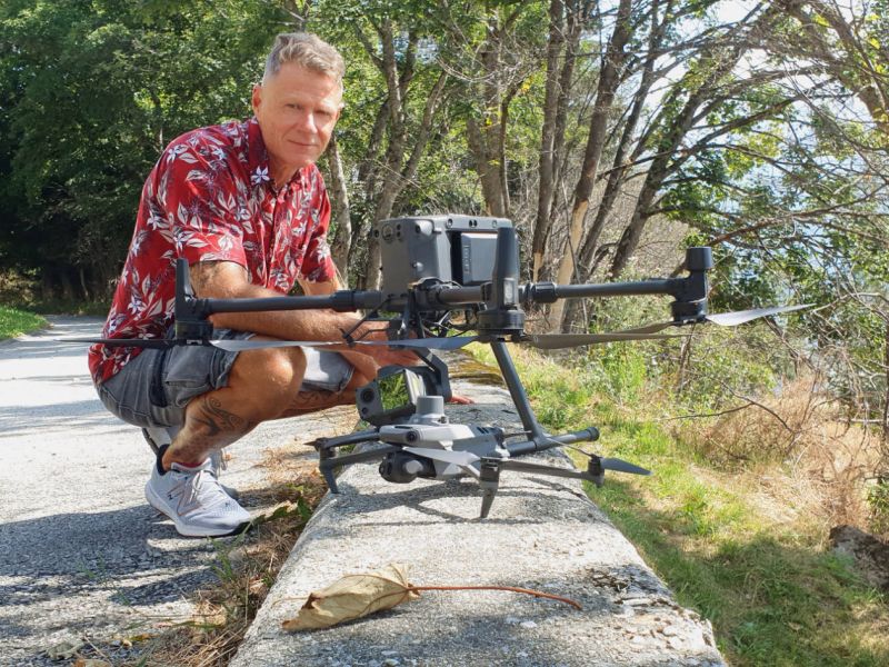 Mark Günter setzt auf Drohnenbilder, um zu erkennen, ob Bäume von Borkenkäfern befallen sind. Bild: ZVG