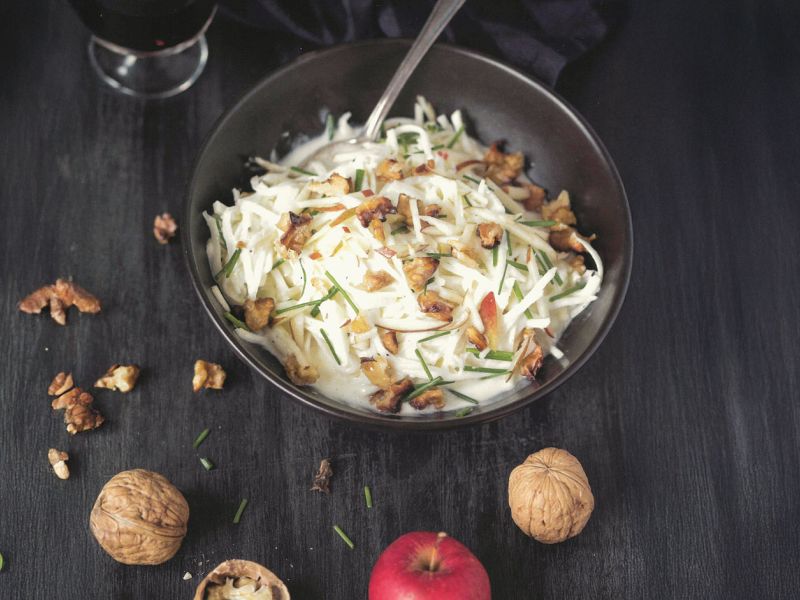 Waldorfsalat mit karamellisierten Nüssen