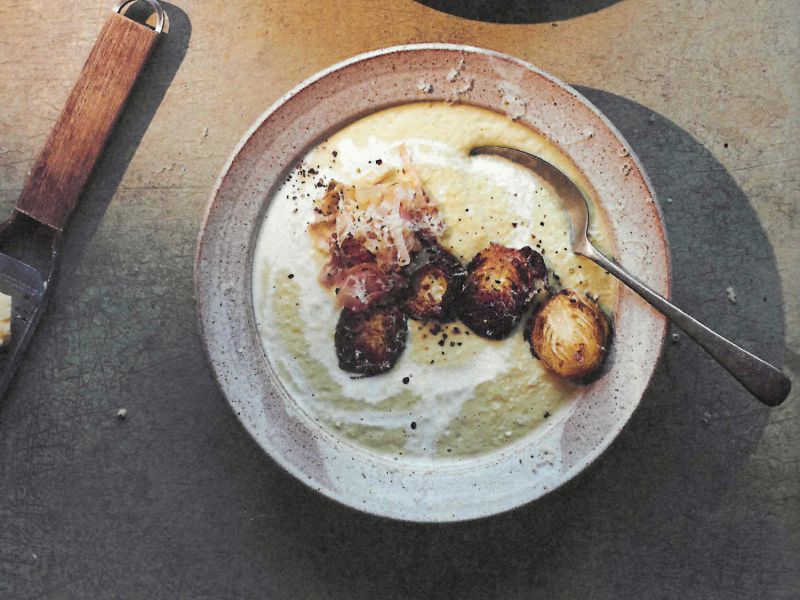 Rosenkohlsuppe mit Cheddar