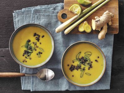 Kartoffel-Kokos-Suppe mit Knusperlinsen