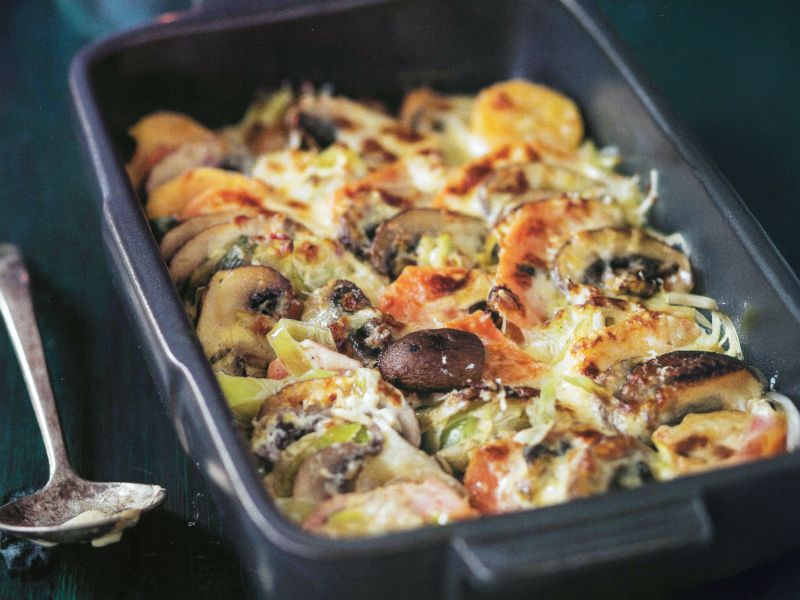 Süsskartoffelauflauf mit Lauch und Pilzen